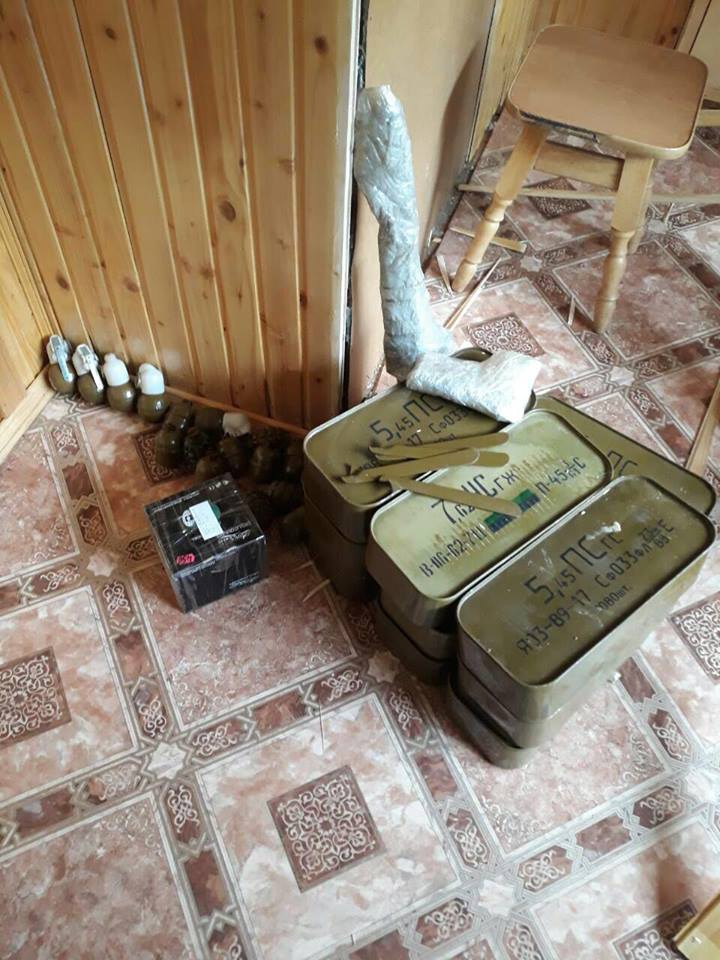 В хозяйстве пригодится: Прапорщик в отставке собрал дома огромный арсенал оружия - 125810 В хозяйстве пригодится: Прапорщик в отставке собрал дома огромный арсенал оружия - фото 125810
