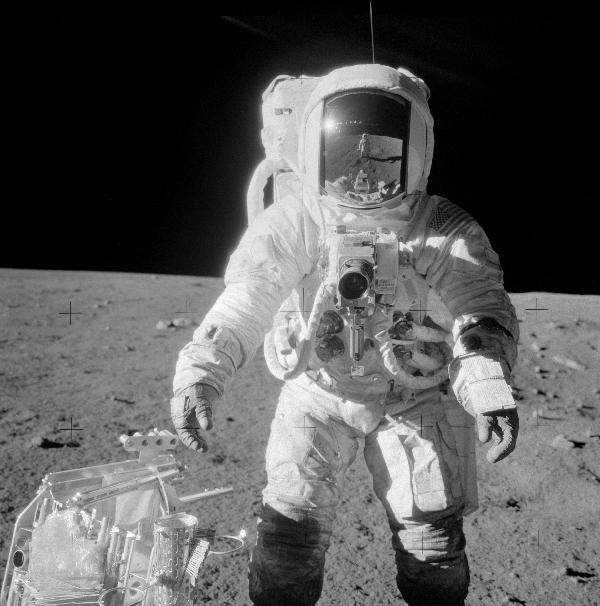 Умер побывавший на Луне американский астронавт - 127477 Умер побывавший на Луне американский астронавт - фото 127477