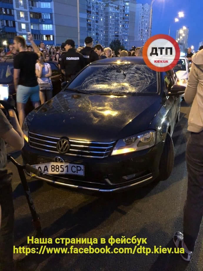 Все подробности: В Киеве машина из кортежа Порошенко сбила подростка на велосипеде - 128212 Все подробности: В Киеве машина из кортежа Порошенко сбила подростка на велосипеде - фото 128212