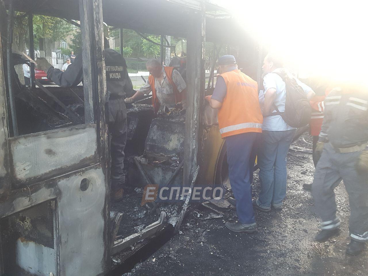 В Киеве горел пассажирский автобус - 128198 В Киеве горел пассажирский автобус - фото 128198