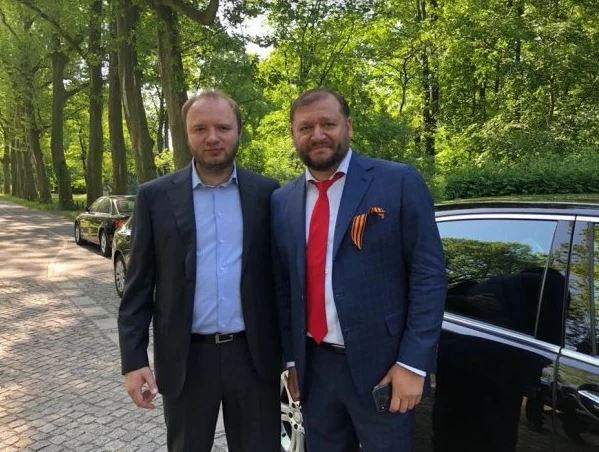 Дошел до Берлина: Добкин похвастался советским флагом и 'георгиевской' лентой - 124148 Дошел до Берлина: Добкин похвастался советским флагом и 'георгиевской' лентой - фото 124148