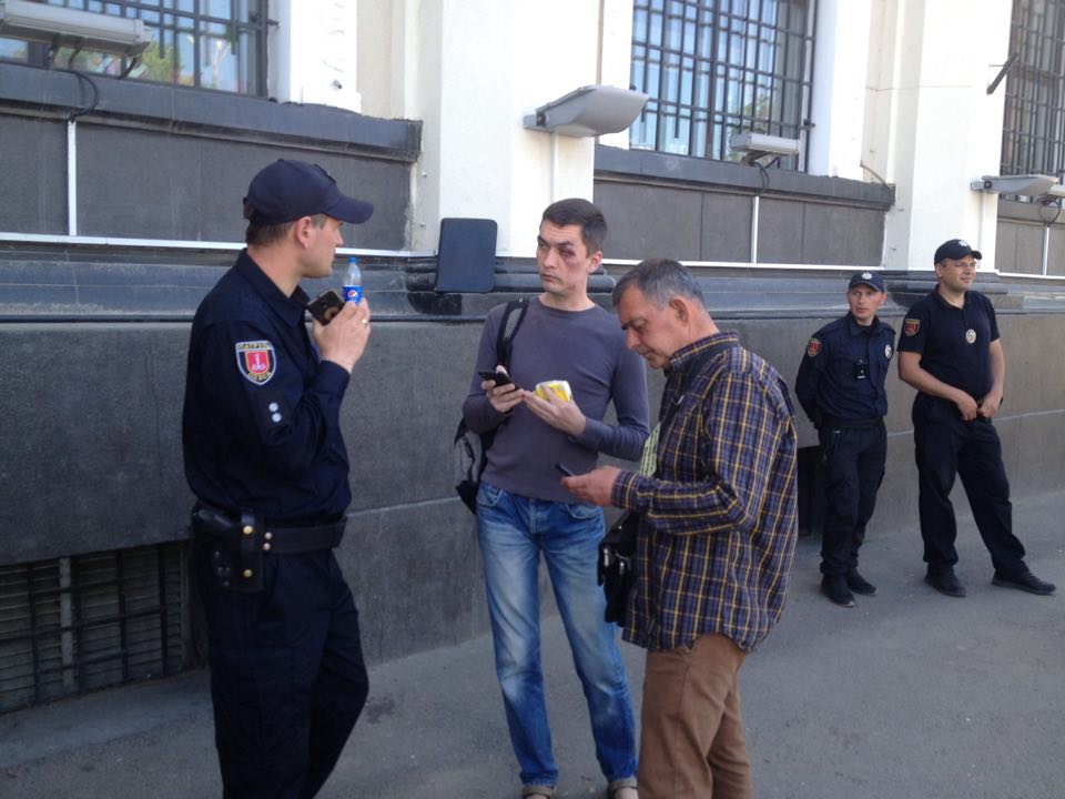 В Одессе парня, который нес цветы на Куликово поле, 'наказал бог' (ФОТО) - 122764 В Одессе парня, который нес цветы на Куликово поле, 'наказал бог' (ФОТО) - фото 122764