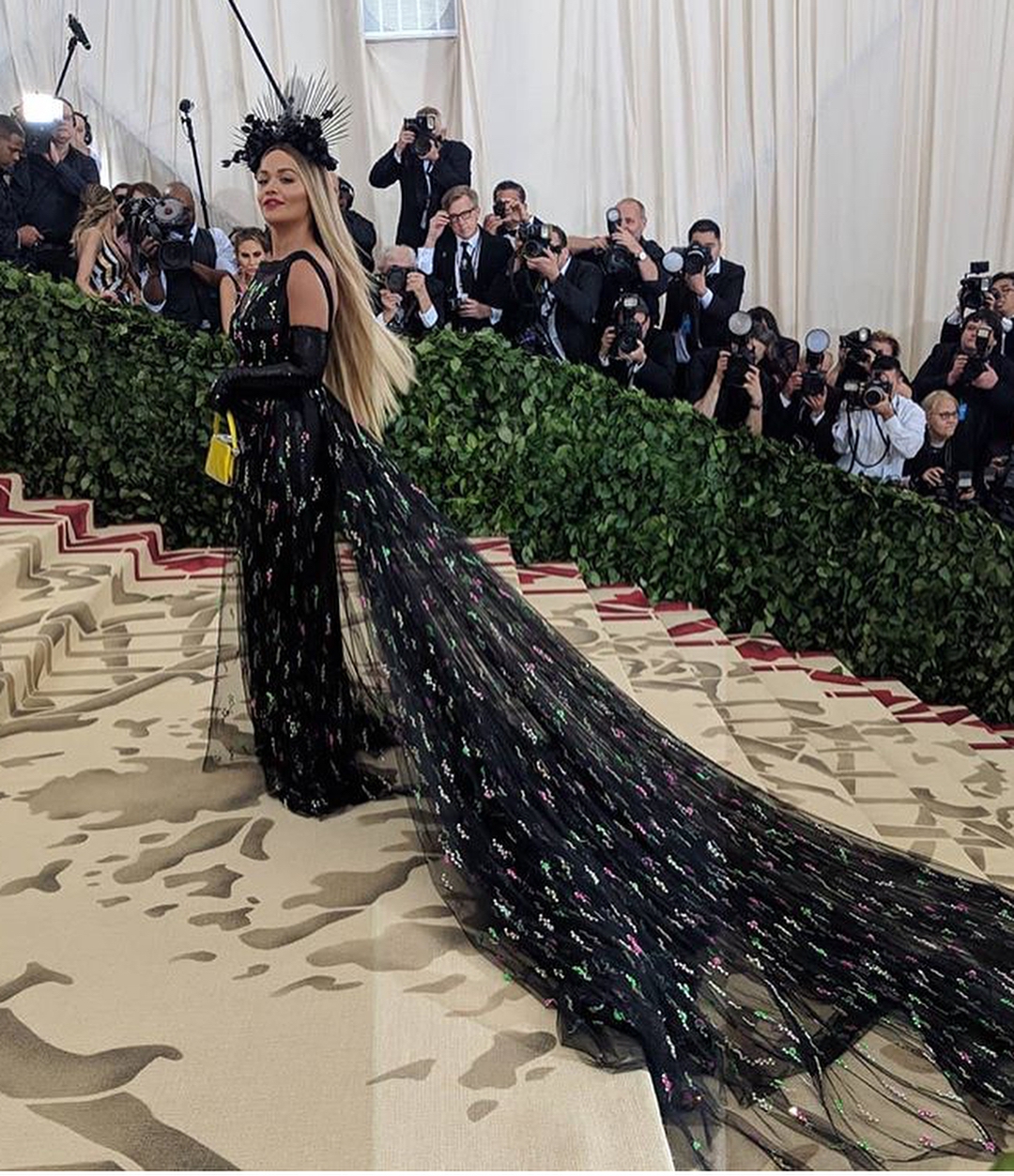 Met Gala-2018: лучшие наряды от известных личностей - 123775 Met Gala-2018: лучшие наряды от известных личностей - фото 123775