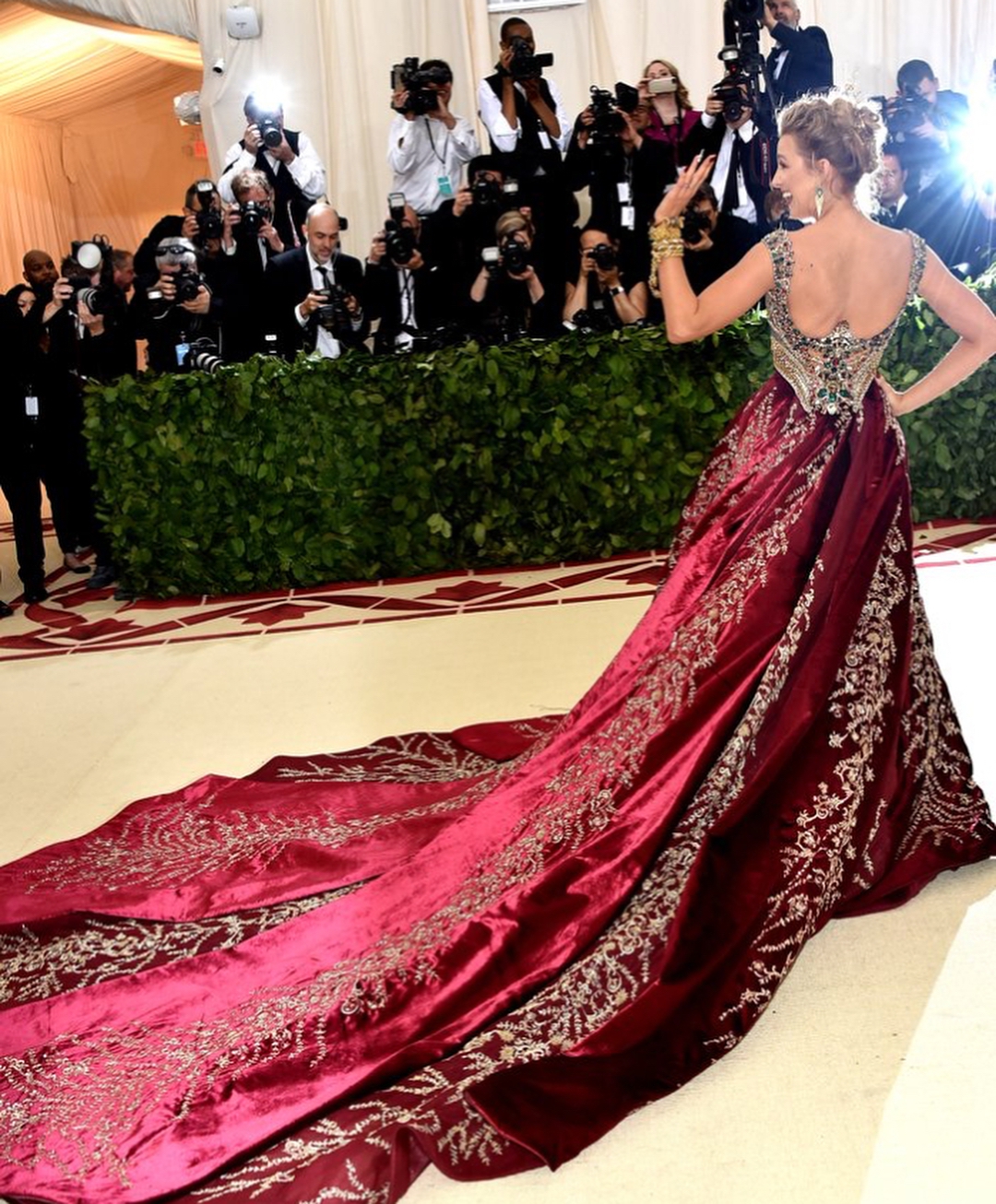 Met Gala-2018: лучшие наряды от известных личностей - 123789 Met Gala-2018: лучшие наряды от известных личностей - фото 123789