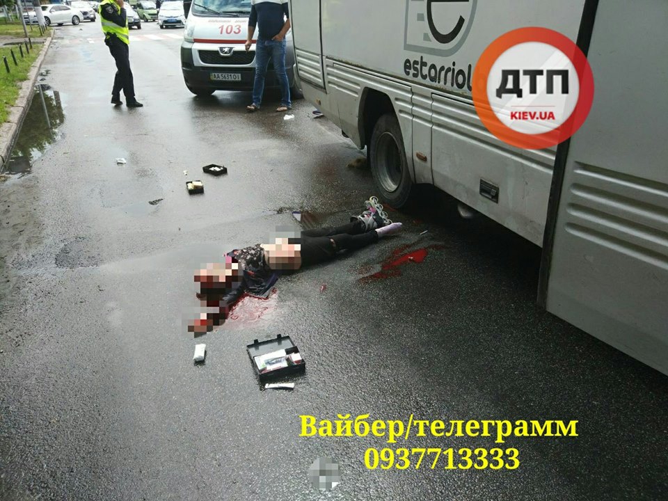 В Борисполе автобус сбил двоих детей: одну девочку протянуло под колесами около 30 метров - 126130 В Борисполе автобус сбил двоих детей: одну девочку протянуло под колесами около 30 метров - фото 126130