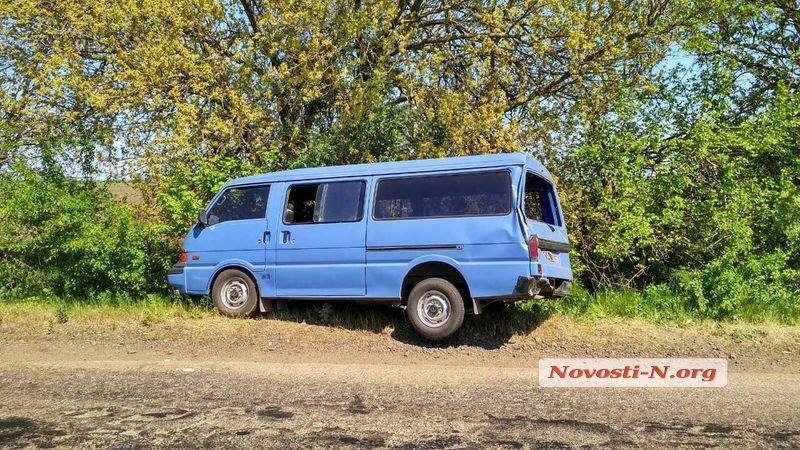 Под Николаевом столкнулись бусик ВСУ, грузовик и рейсовый автобус - 123032 Под Николаевом столкнулись бусик ВСУ, грузовик и рейсовый автобус - фото 123032