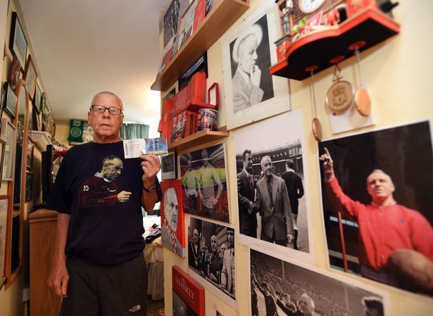 Лига чемпионов: 75-летний фанат Ливерпуля расплакался, узнав, что не летит в Киев - 127443 Лига чемпионов: 75-летний фанат Ливерпуля расплакался, узнав, что не летит в Киев - фото 127443