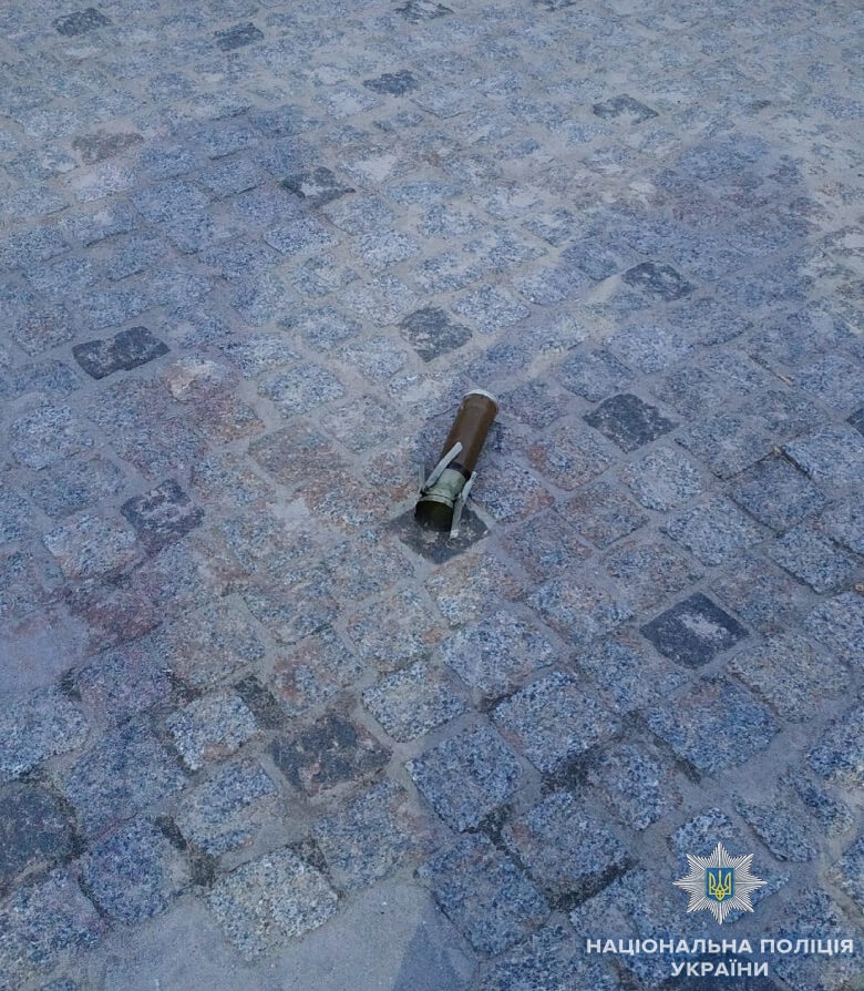 В Киеве из гранатомета обстреляли ритуальное бюро - 128720 В Киеве из гранатомета обстреляли ритуальное бюро - фото 128720