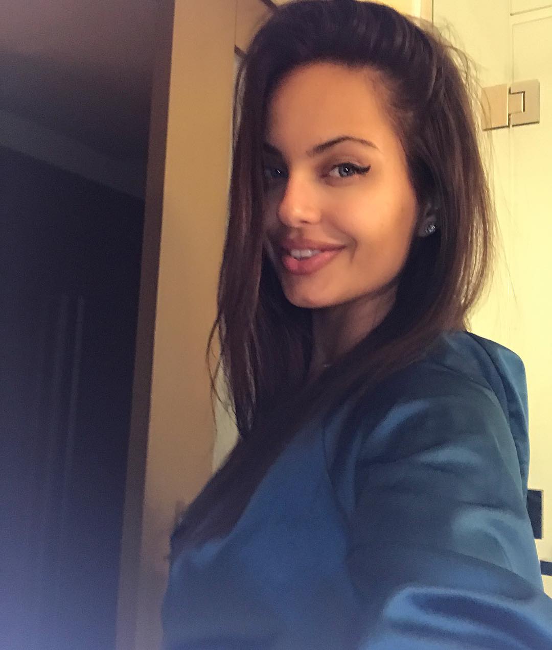 Анджелина Джоли показала своего российского двойника - фото 130405