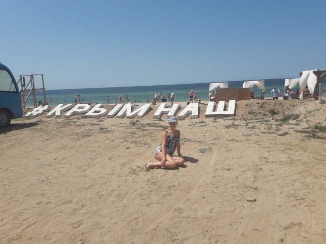 Крым наш: туристы поглумились над адептами Путина - фото 136230