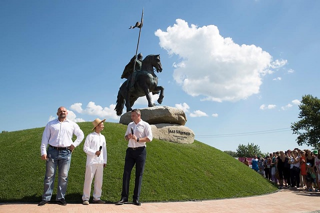 В Киеве открыли памятник Илье Муромцу (фото, видео) - фото 139185