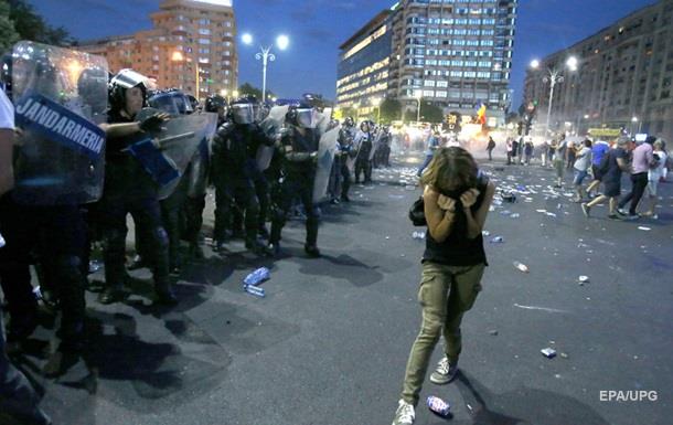 В столице Румынии полиция разогнала антиправительственный митинг - более 400 пострадавших - фото 140855