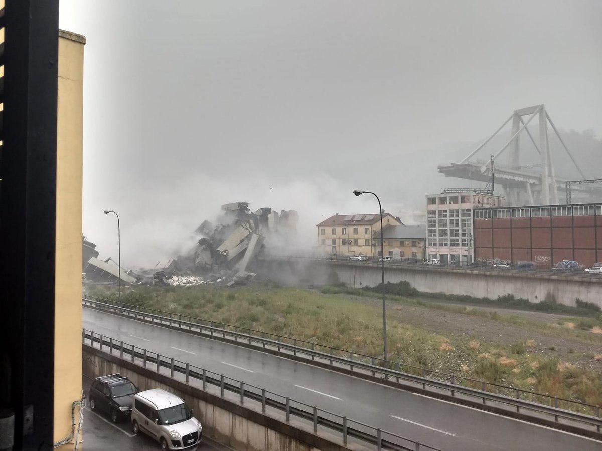В Италии обрушился автомобильный мост, погибли десятки людей (ВИДЕО) - фото 141280