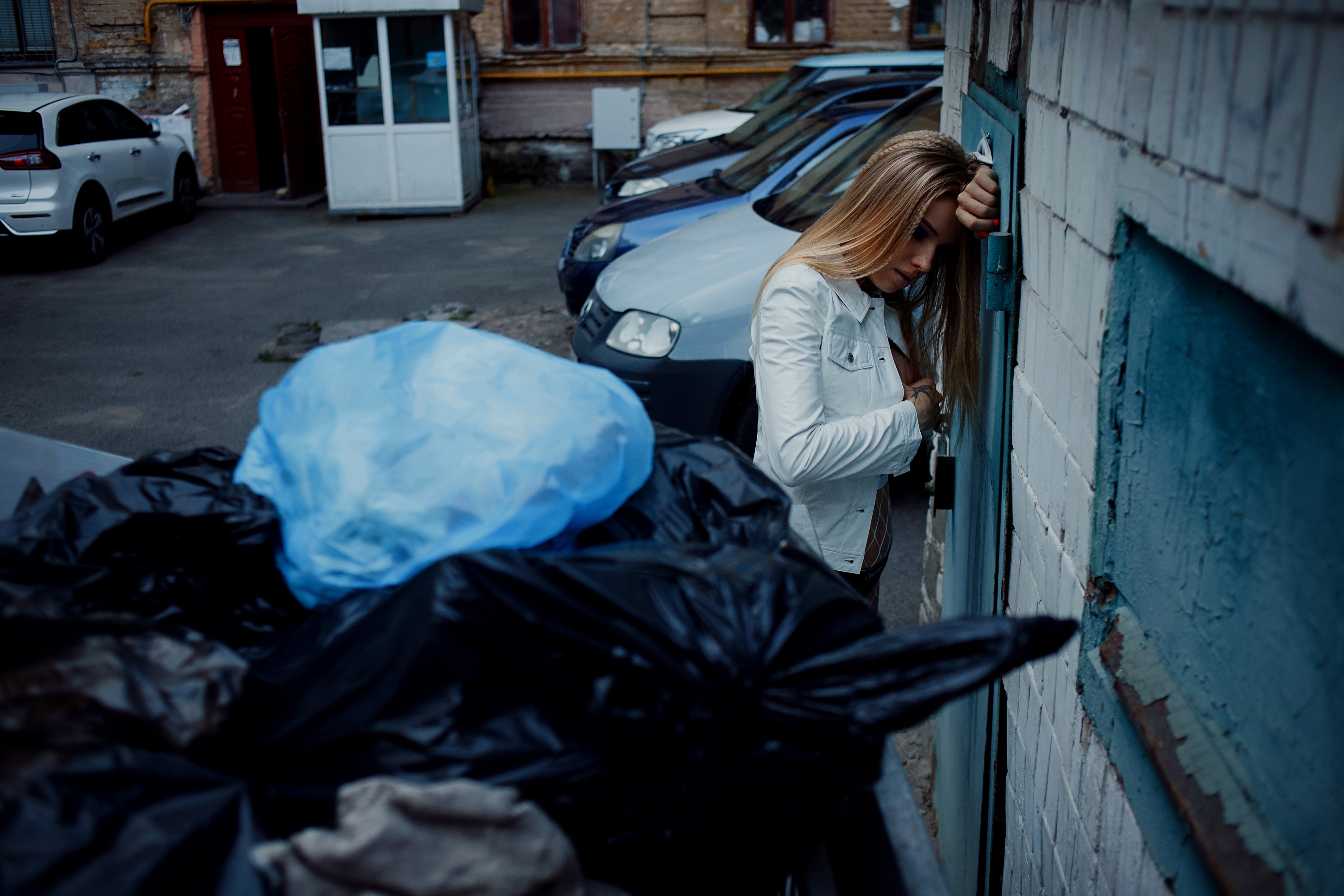 Украинская модель Playboу снялась полуголой в куче мусора, 18+ - фото 141460