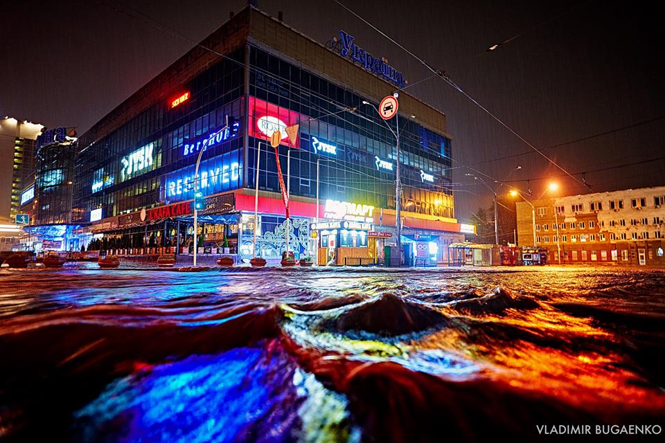 Киевский потоп как искусство: подборка эпичных фото ночной стихии (ФОТО) - фото 141639