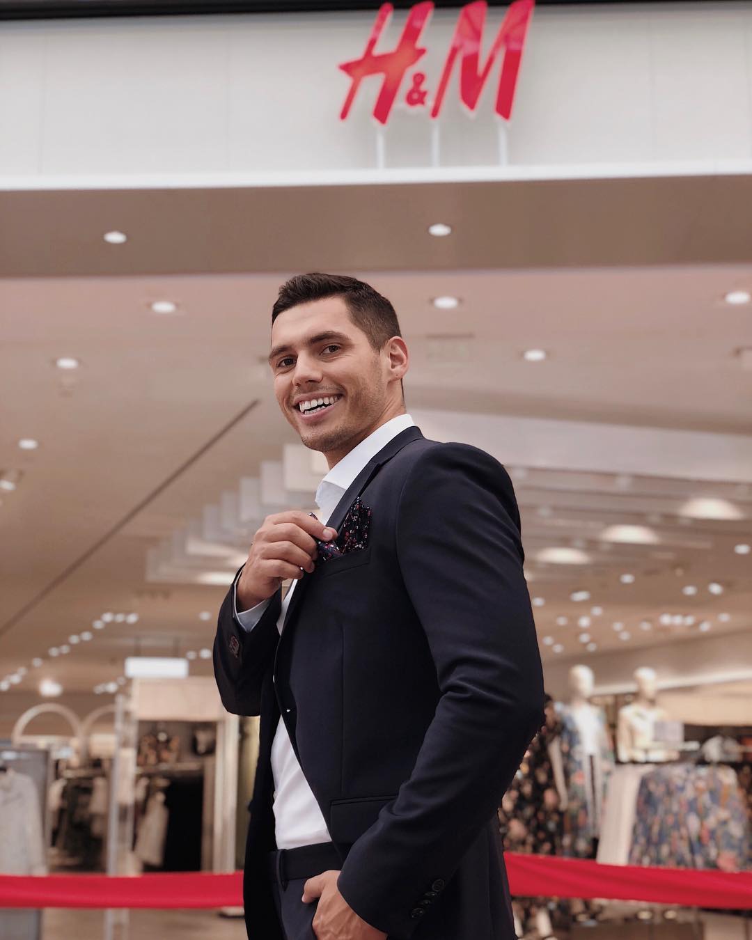 В Киеве по-украински открыли первый магазин H&M (фото, видео) - фото 142045