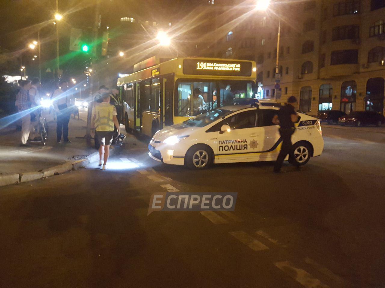 Полициия спровоцировала ДТП с троллейбусом в Киеве - фото 145186