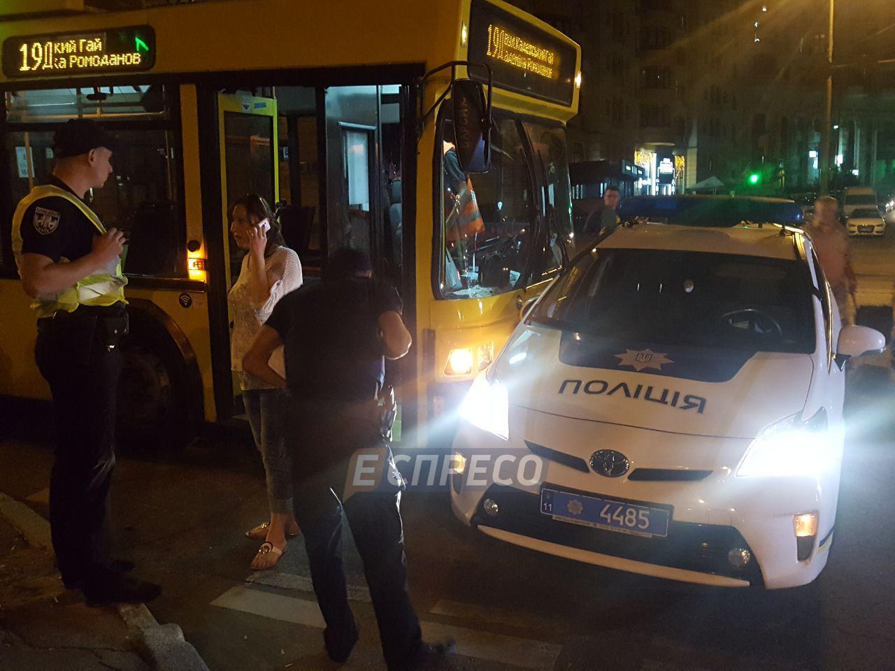 Полициия спровоцировала ДТП с троллейбусом в Киеве - фото 145187