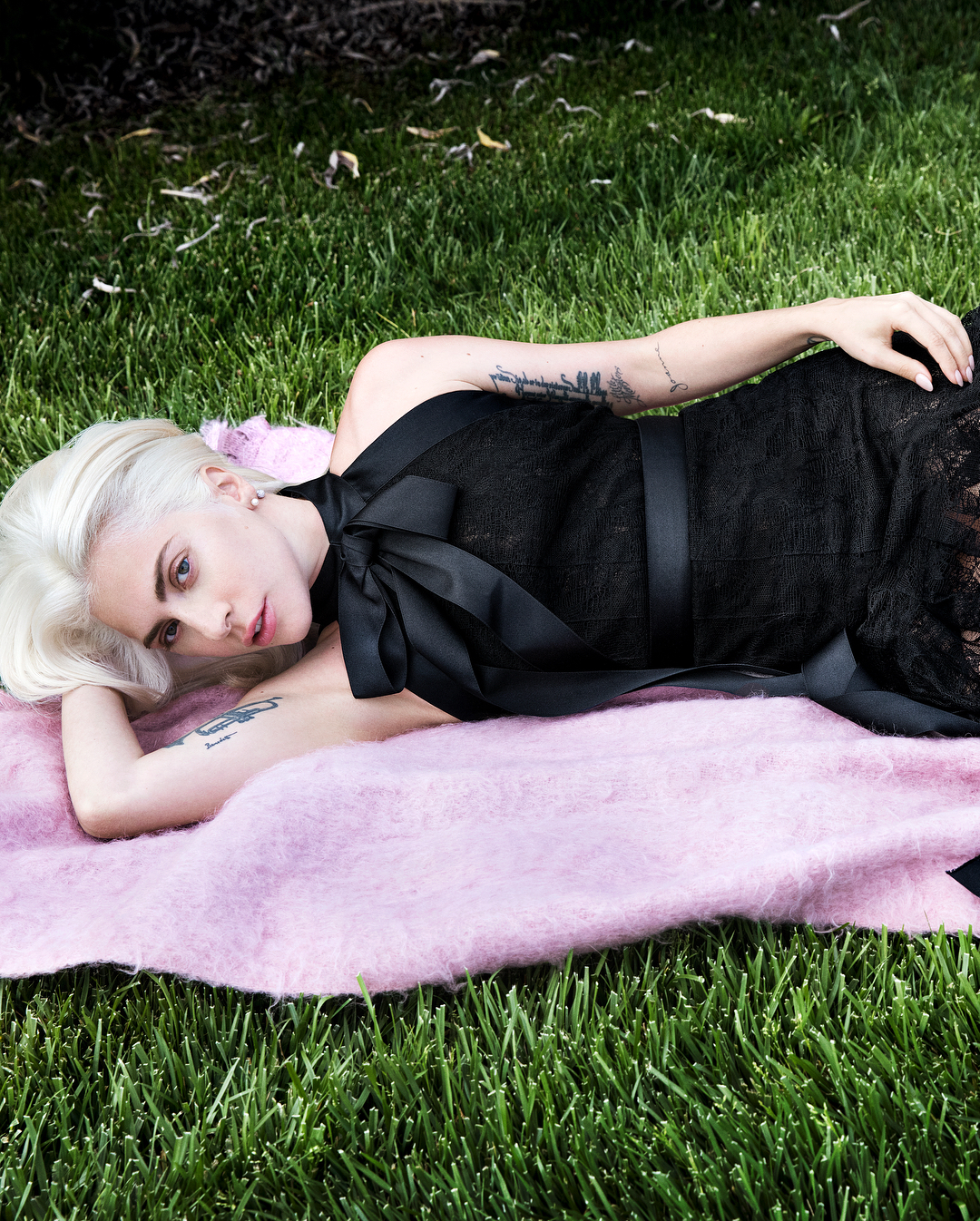 Леди Гага призналась, что ежедневно борется с хронической болью - фото 146618