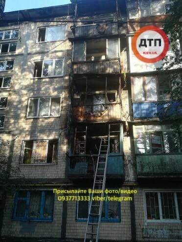 В жилом доме в Киеве прогремел взрыв и начался пожар (ФОТО) - фото 146875