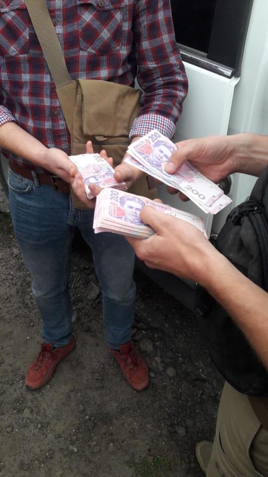 В Луганской области начальника полиции повязали на взятке в 140 тысяч гривен - фото 146926