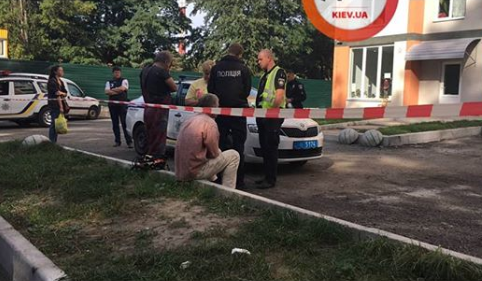 Упавший кусок балкона убил продавца магазина в киевском дворе - фото 148223