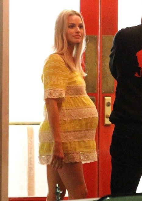 Однажды в Голливуде: Марго Робби в образе беременной Шэрон Тейт на новых фото - фото 153560