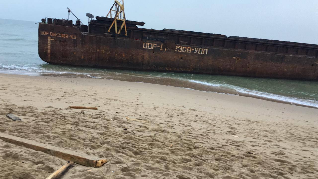 Генерал-пограничник 'потерял' судно с рекордной контрабандой русских сигарет - фото 160210