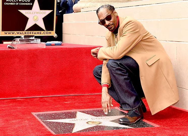 Рэпер Snoop Dogg получил именную звезду на Аллее славы в Голливуде - фото 160218