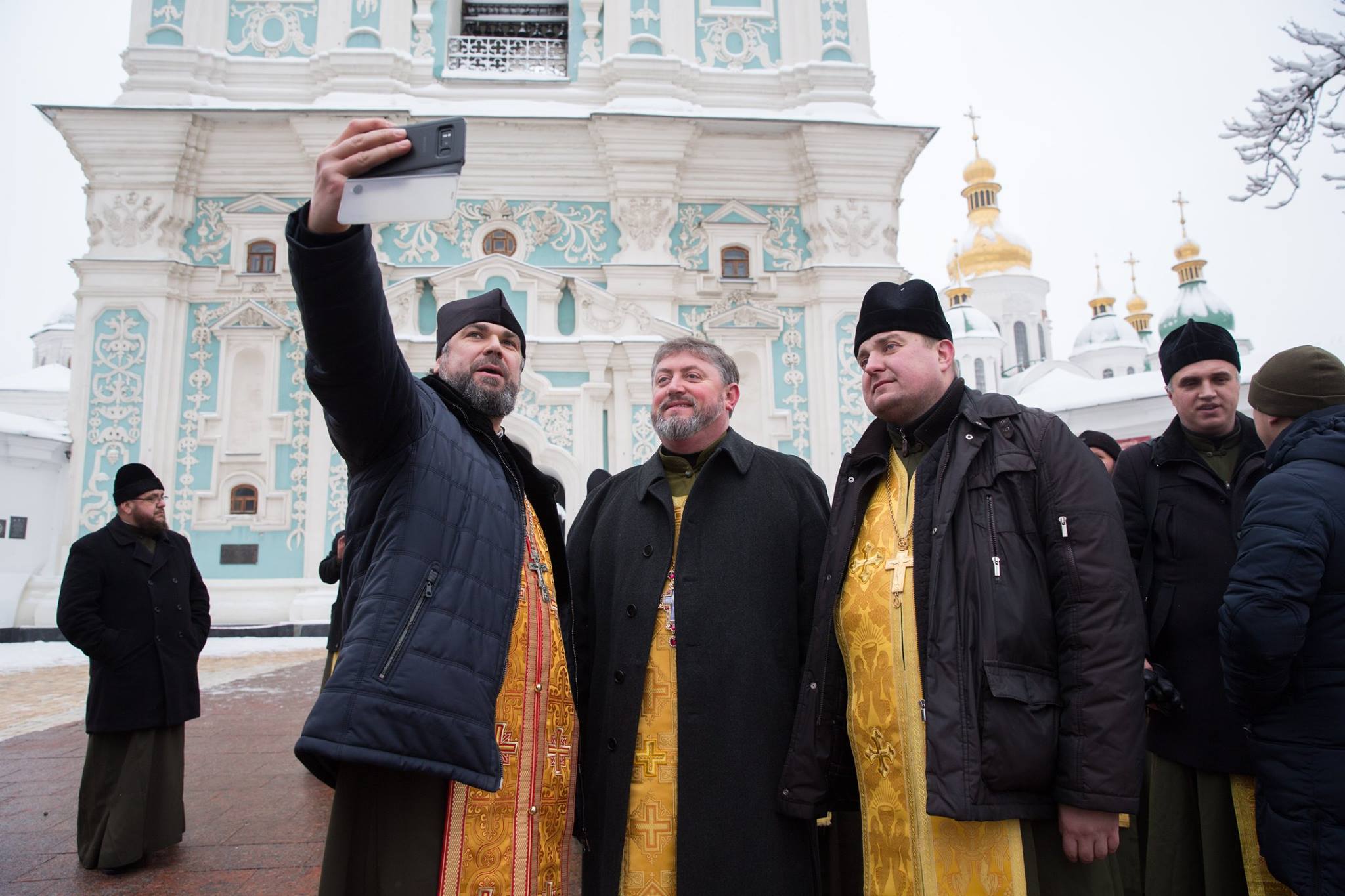 Истерика русского мира: Украина сделала последний шаг к получению Томоса - фото 164832