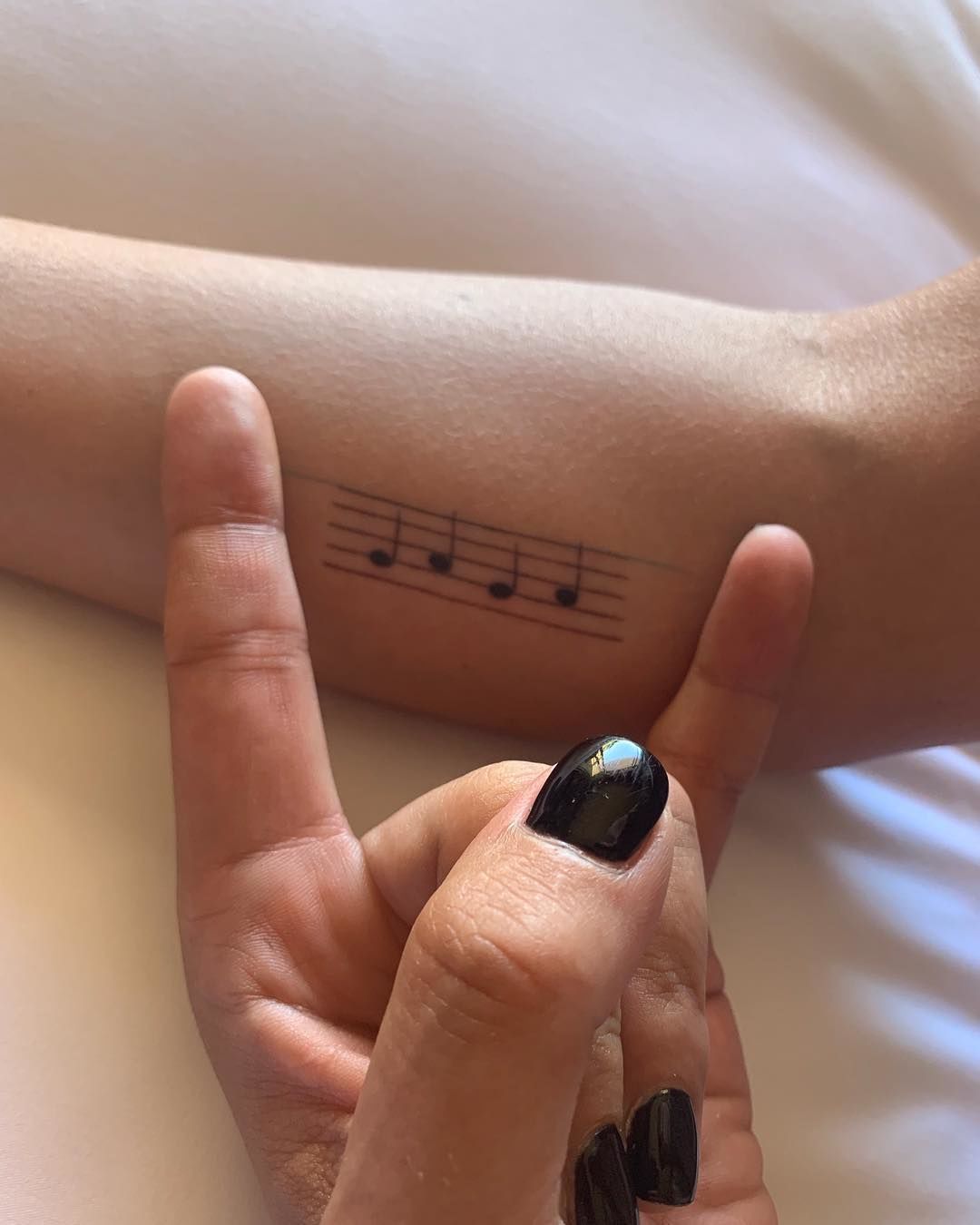 Леди Гага по пьяни сделала татуировку с ошибкой - фото 172617