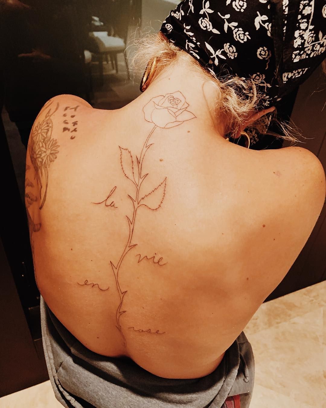 Леди Гага по пьяни сделала татуировку с ошибкой - фото 172618