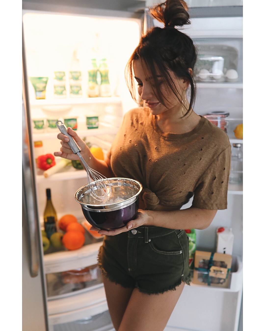 Отдамся в хорошие руки: Ани Лорак устроила сексуальную фотосессию на кухне - фото 173460