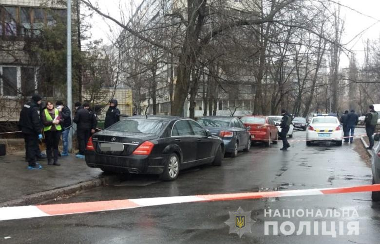 В Киеве обнаружили труп с простреленной головой в элитном авто ФОТО - фото 174848