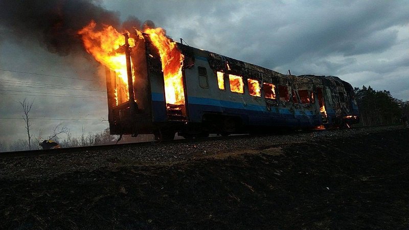 В Ровенской области прямо на ходу загорелся поезд с пассажирами (ФОТО) - фото 174931