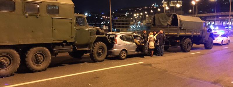 В Киеве военный грузовик влетел в легковушку с ребенком в салоне (ФОТО) - фото 177793