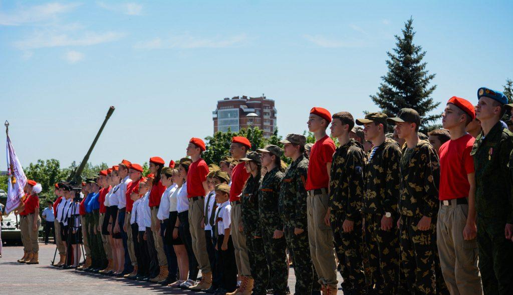 Православный джихад: в Донецке десятки детей-смертников присягнули на верность убийцам - фото 182786