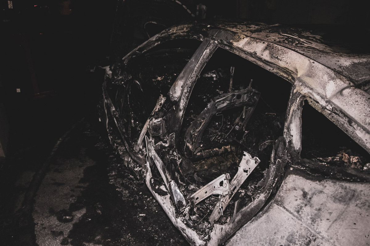 В Киеве 'сожгли' машину сына Гонтаревой – ФОТО, ВИДЕО - фото 187153