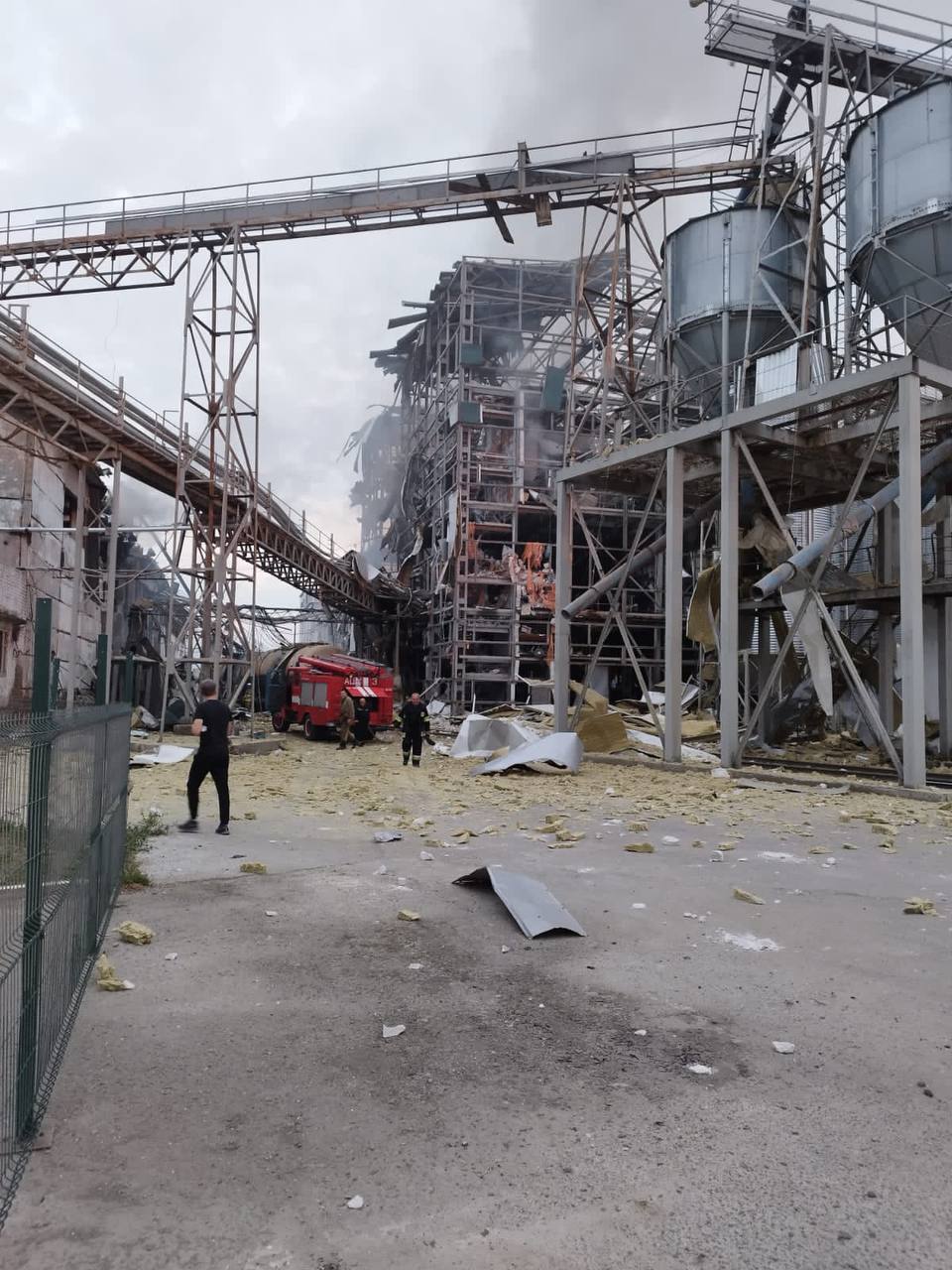 Росіяни атакували олійний завод на Полтавщині - є загиблі - фото 214453