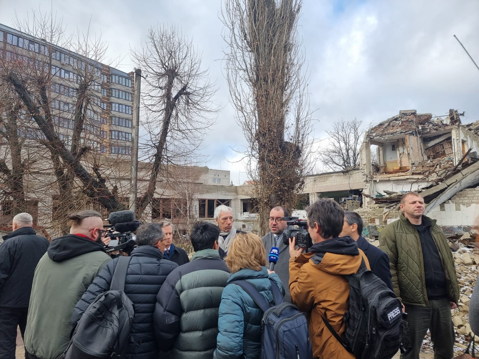 Португалія відновить зруйновані росіянами школи у Житомирі - фото 215464