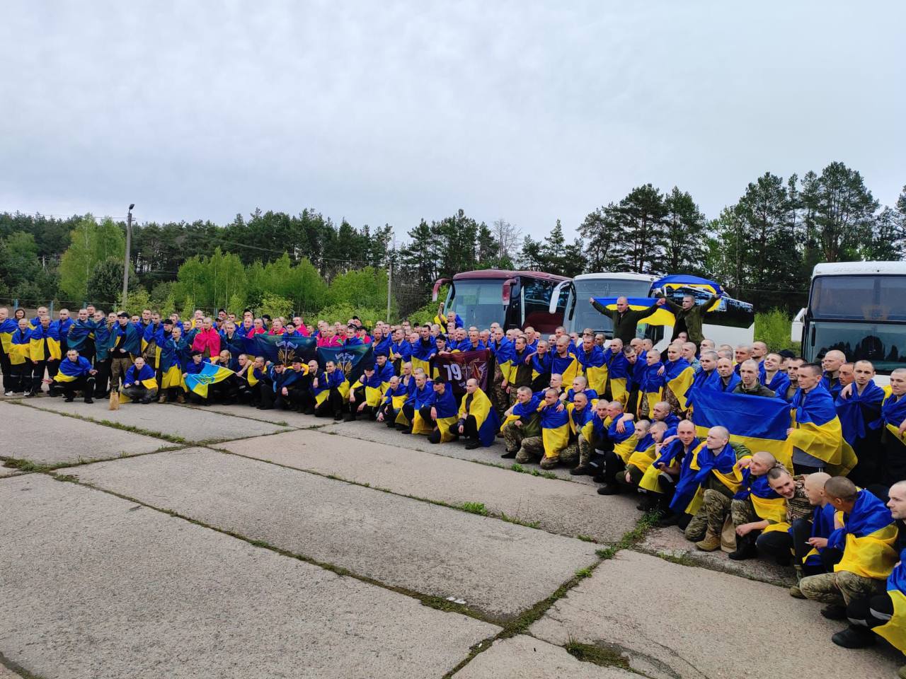 З руської неволі повернулися 205 українських бранців - 217786 З руської неволі повернулися 205 українських бранців - фото 217786
