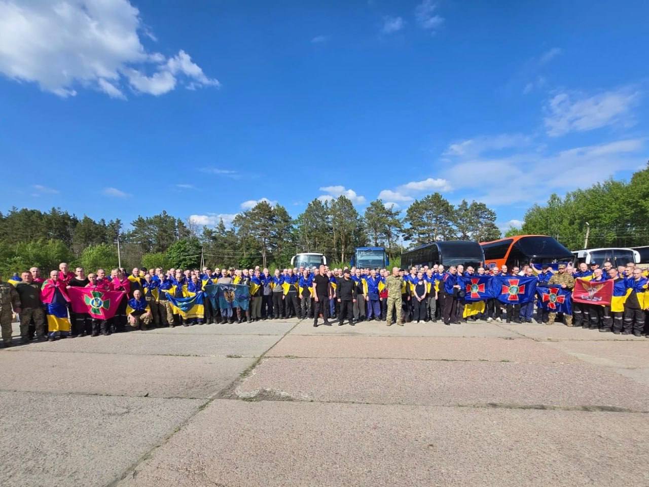 З руського полону повернулися 390 українців - це частина обміну 1000 на 1000 - 217875 З руського полону повернулися 390 українців - це частина обміну 1000 на 1000 - фото 217875