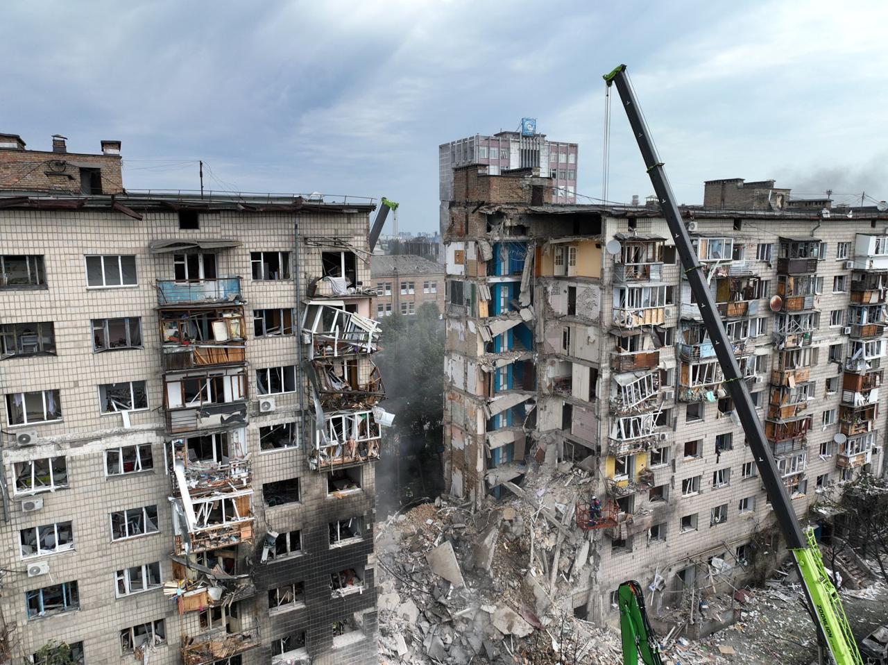 Київ зазнав руйнівної атаки російських ракет і 'шахедів' - 217962 Київ зазнав руйнівної атаки російських ракет і 'шахедів' - фото 217962