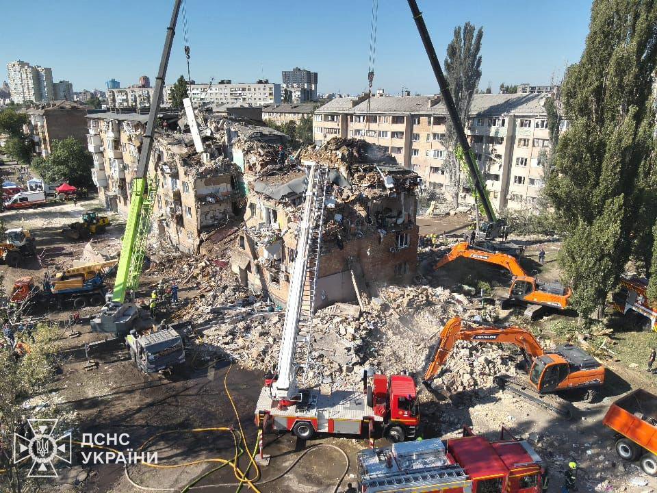 Росія закидала Київ ракетами - є руйнування та вбиті, зокрема, 4 дітей (оновлено) - 218257 Росія закидала Київ ракетами - є руйнування та вбиті, зокрема, 4 дітей (оновлено) - фото 218257