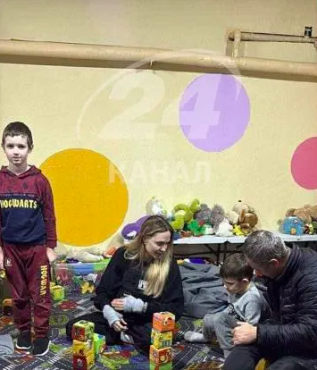 Анджеліна Джолі приїхала до Херсона, який постійно обстрілює Росія - фото 218522