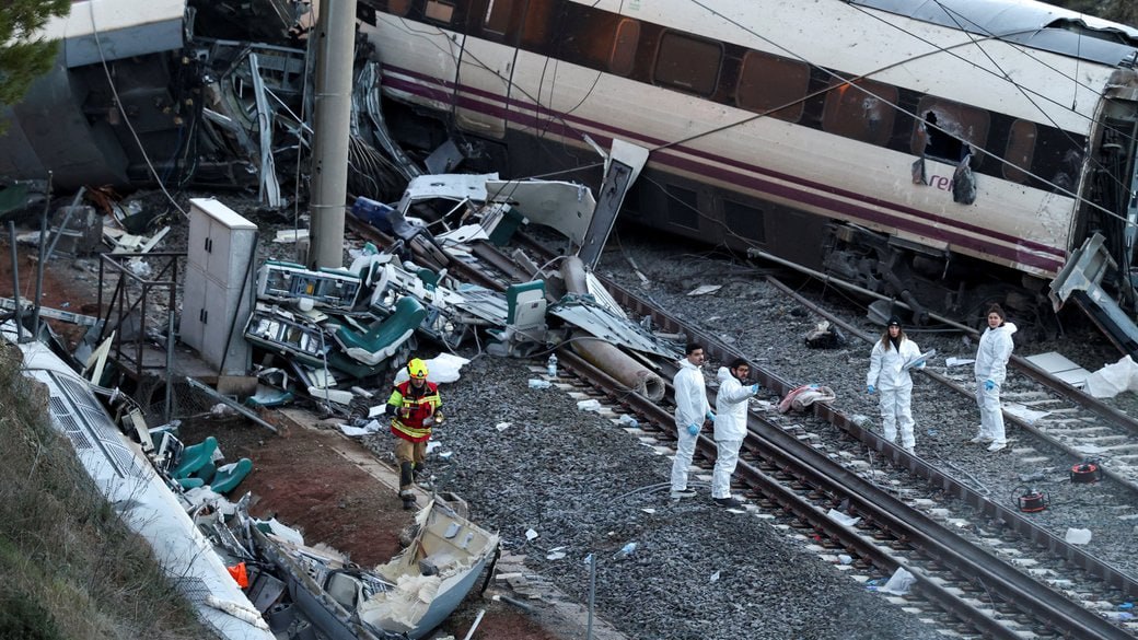 В Іспанії зіштовхнулись швидкісні потяги - десятки загиблих - фото 218825