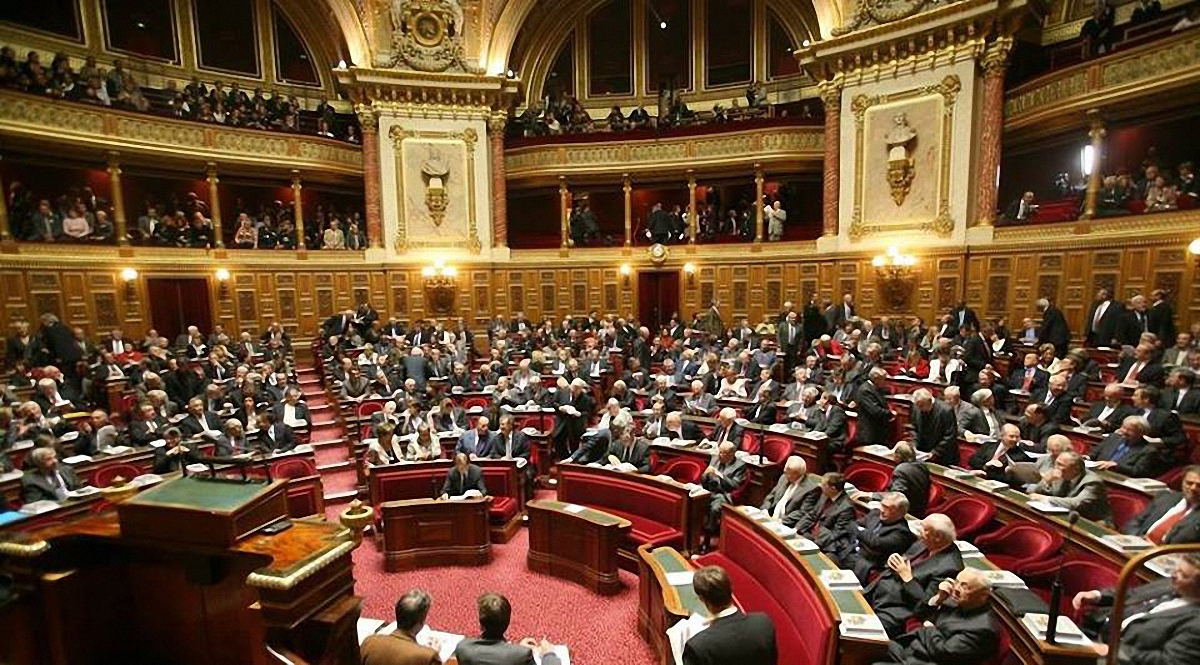 Французский Сенат пытается умиротворить агрессора - фото 1