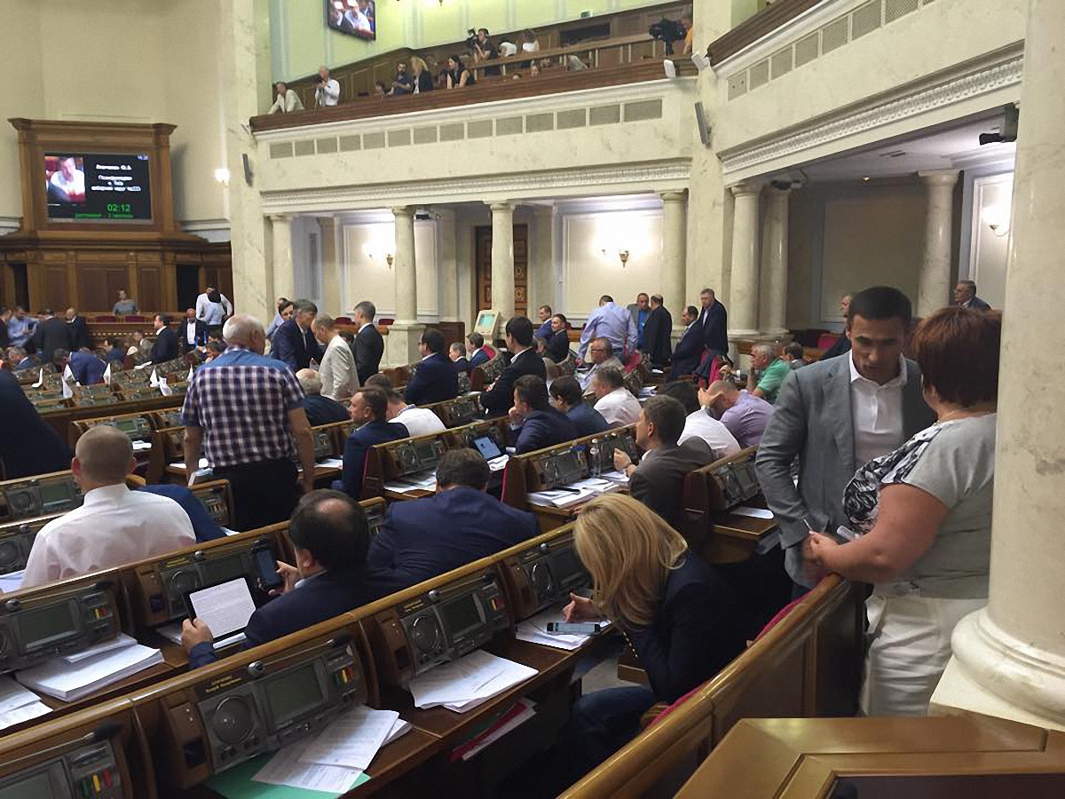 В парламенте после перерыва - около 150 депутатов - фото 1