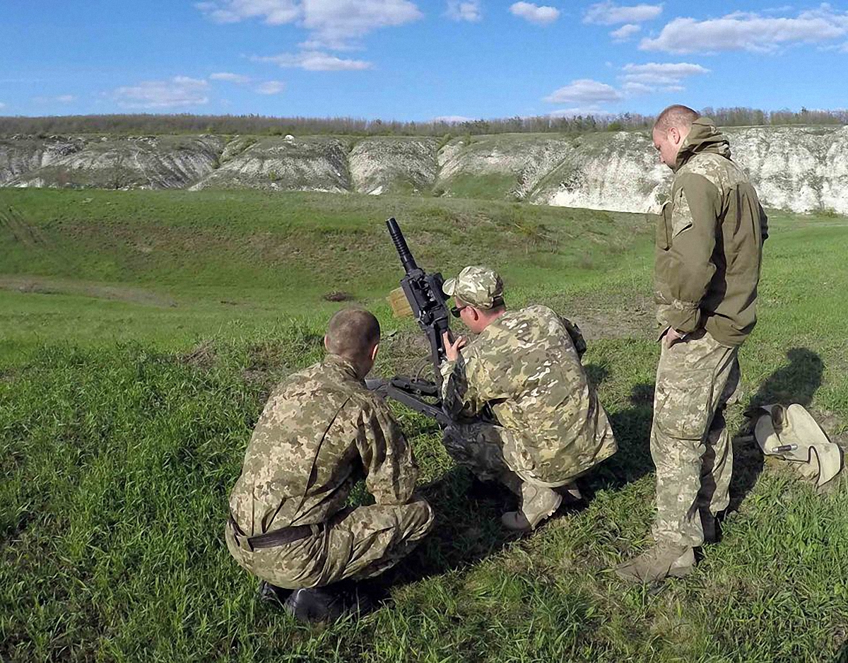 Украинские военные открывали ответный огонь  - фото 1