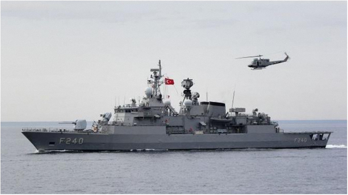 На этом корабле находится в заложниках командующий флотом Турции. - фото 1